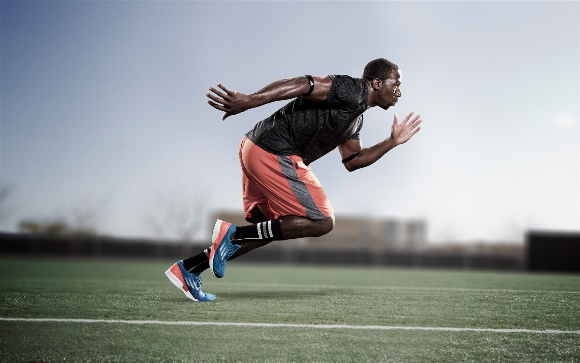 _未来运动时尚秀：科技服饰引领新风潮_，未来科技时装设计灵感说明